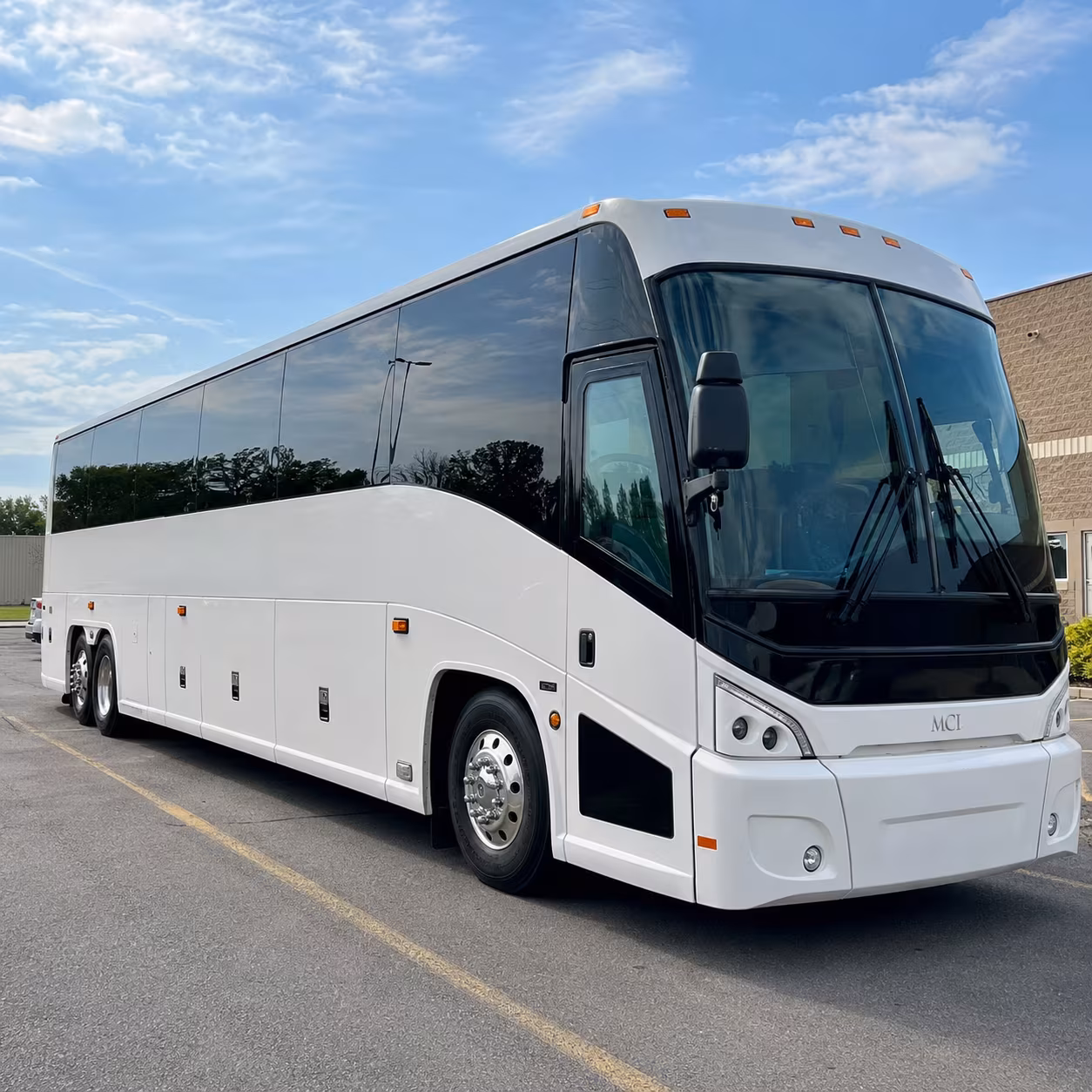 shuttle buses for gresham employees commuting along i 84 and powell boulevard